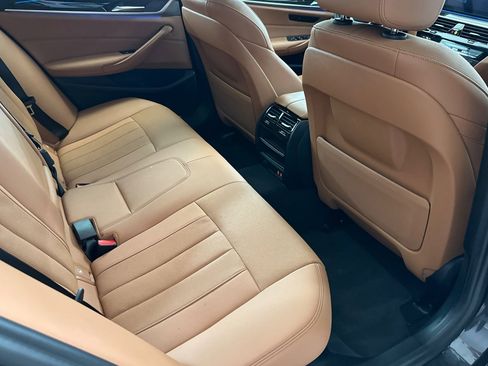 Used 2023 BMW 530e w/ Convenience Package image 30