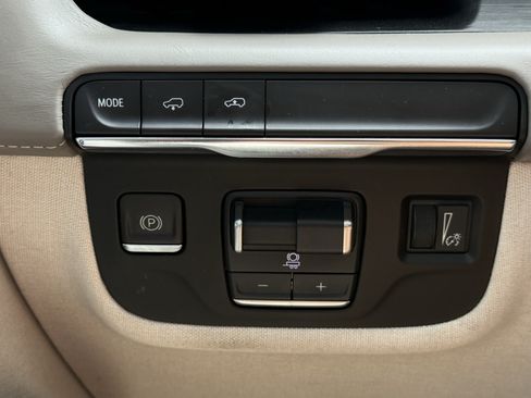 Used 2021 Cadillac Escalade ESV Sport Platinum RWD image 26