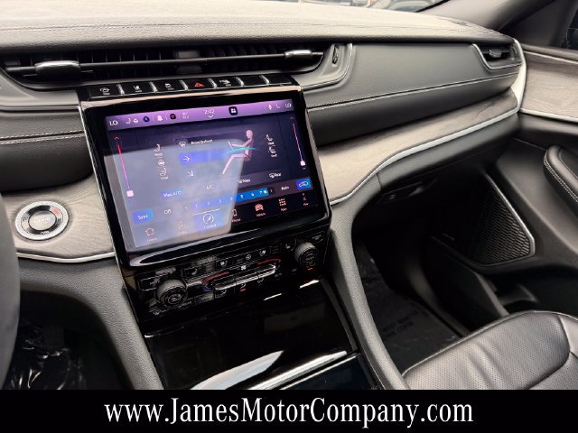 Used 2025 Jeep Grand Cherokee Limited w/ Luxury Tech Group II AWD/4WD image 24