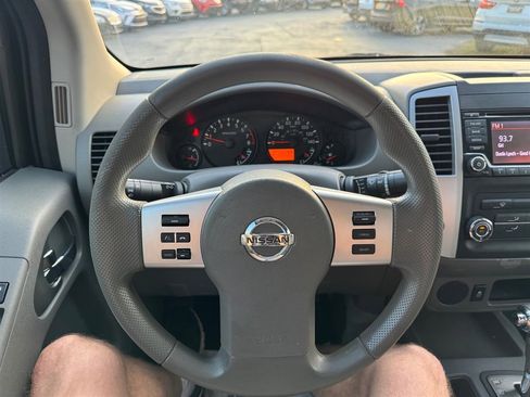 Used 2017 Nissan Frontier SV image 12