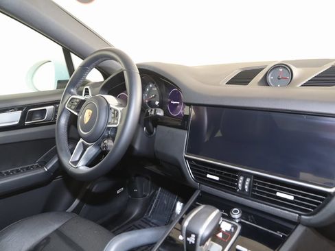 Used 2023 Porsche Cayenne Coupe image 85