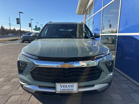 Used 2025 Chevrolet TrailBlazer LT image 2