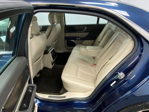 Used 2017 Lincoln Continental Select w/ Climate Package image 33