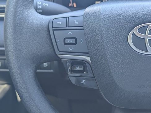 Used 2025 Toyota Camry LE image 21