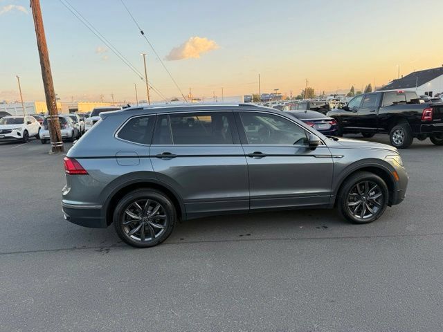 Used 2022 Volkswagen Tiguan SE AWD/4WD image 9