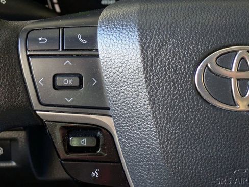 Used 2025 Toyota Camry SE image 19