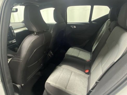 Used 2025 Volvo XC40 B5 Core image 13