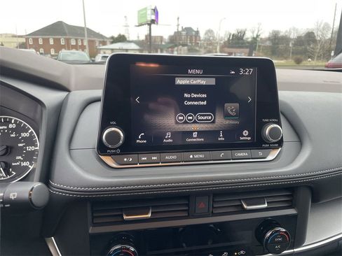 Used 2023 Nissan Rogue SV image 10