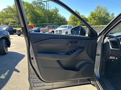 Used 2024 Nissan Rogue S image 21