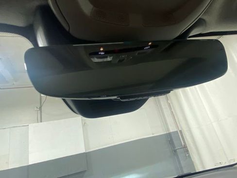 Certified 2025 Volvo XC40 B5 Plus image 28