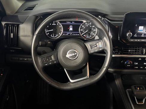 Used 2025 Nissan Pathfinder SV FWD image 13