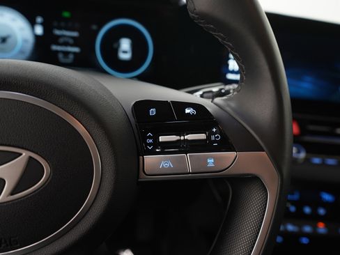 Used 2025 Hyundai Elantra SEL FWD image 24