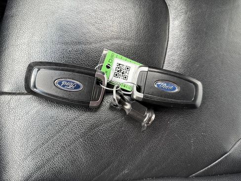 Used 2019 Ford Edge Titanium w/ Cold Weather Package image 32