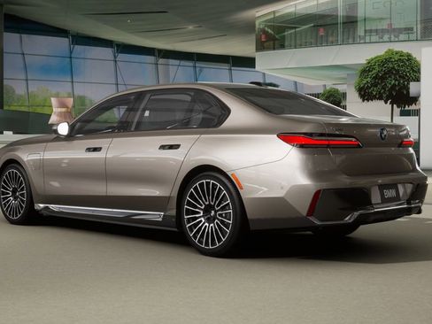 New 2026 BMW 750e xDrive w/ Executive Package image 29