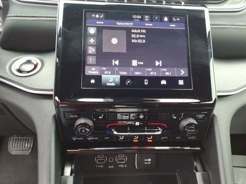 New 2025 Jeep Grand Cherokee Altitude image 16