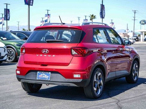 Used 2025 Hyundai Venue SEL FWD image 6