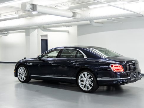 Certified 2026 Bentley Flying Spur V8 AWD/4WD image 5
