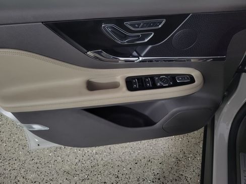 Certified 2024 Lincoln Corsair FWD w/ Equipment Group 101A image 19