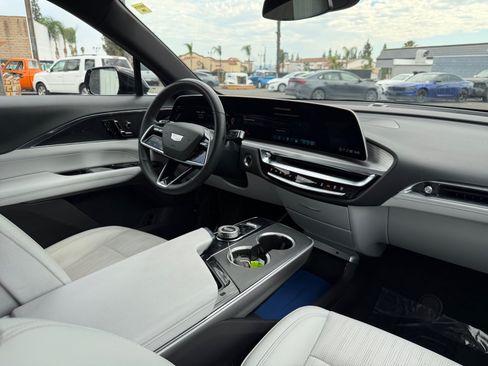 Used 2024 Cadillac Lyriq Sport RWD image 16