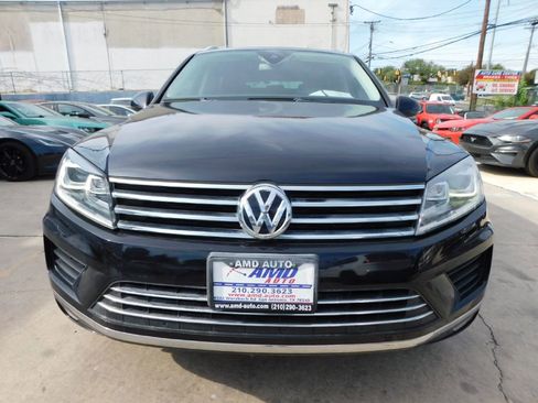 Used 2016 Volkswagen Touareg Sport image 2