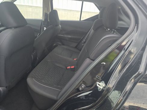 Used 2021 Nissan Kicks SV image 6