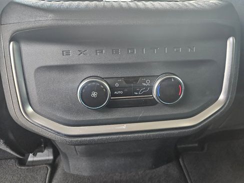 Used 2025 Ford Expedition Active RWD image 21