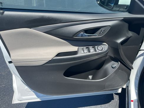 Used 2025 Buick Envista Avenir FWD image 9