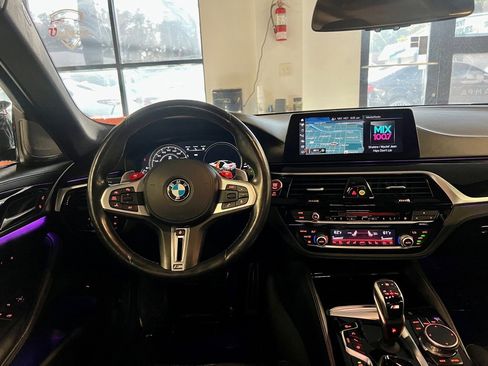 Used 2018 BMW M5 image 41