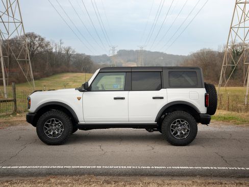 New 2025 Ford Bronco Badlands image 8