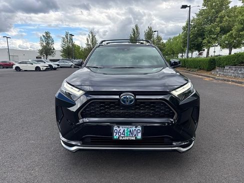 Used 2022 Toyota RAV4 SE w/ Weather & Moonroof Package AWD/4WD image 2