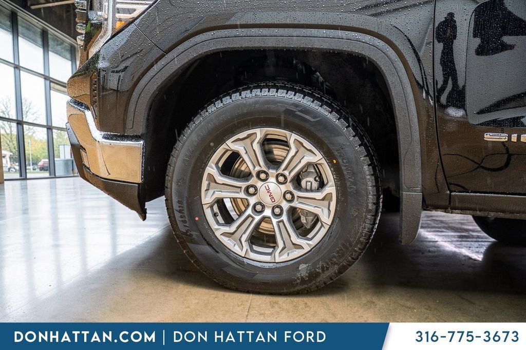 Used 2025 GMC Sierra 1500 SLT AWD/4WD image 32