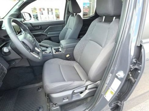 Used 2025 Toyota Tacoma SR5 AWD/4WD image 5