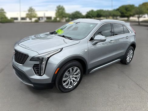 Used 2023 Cadillac XT4 Premium Luxury FWD image 3
