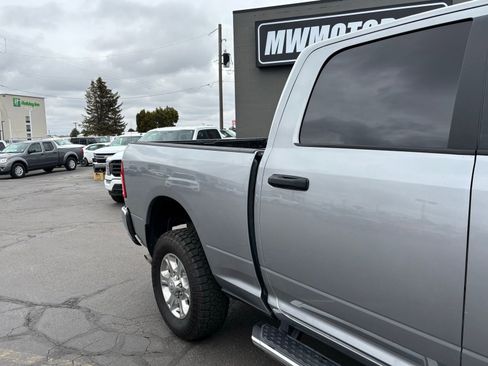 Used 2024 RAM 2500 Big Horn AWD/4WD image 3