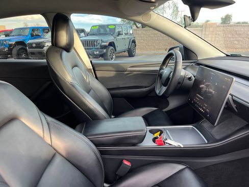 Used 2023 Tesla Model Y Performance AWD/4WD image 21