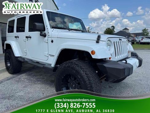 Used 2012 Jeep Wrangler Unlimited Sahara AWD/4WD image 4