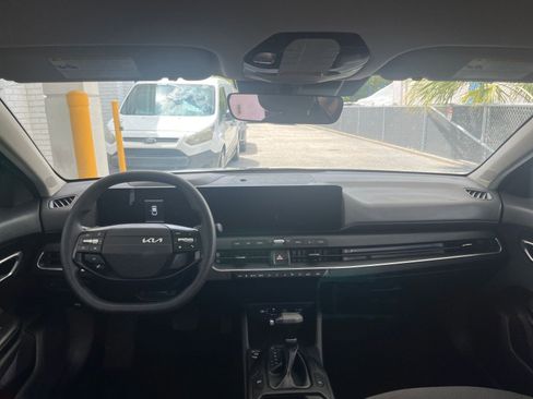 Used 2025 Kia K4 FWD image 32