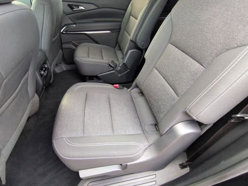 Used 2024 Chevrolet Traverse LT image 19