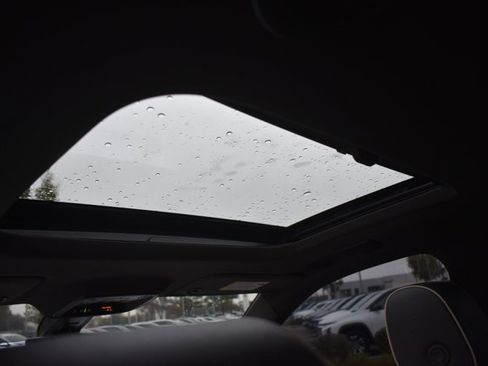 Used 2023 Chevrolet Traverse Premier image 21