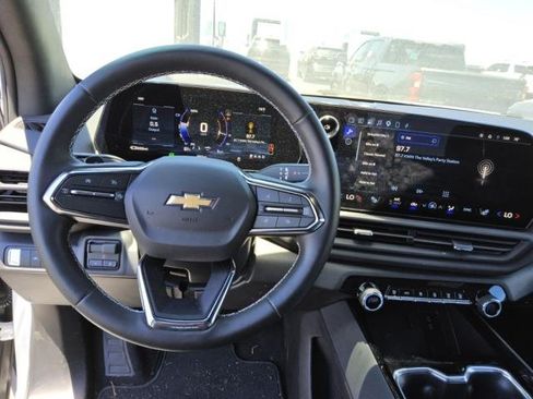 Used 2026 Chevrolet Silverado EV LT AWD/4WD image 5