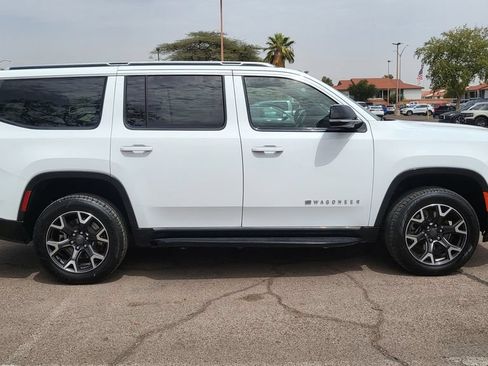 Used 2024 Jeep Wagoneer Series III AWD/4WD image 12