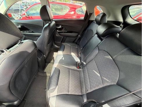 Used 2022 Kia Niro LXS image 16