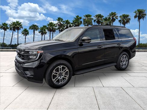 Used 2025 Ford Expedition Active image 4