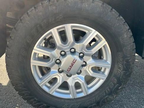 Used 2023 GMC Sierra 2500 SLT w/ SLT Premium Package AWD/4WD image 13