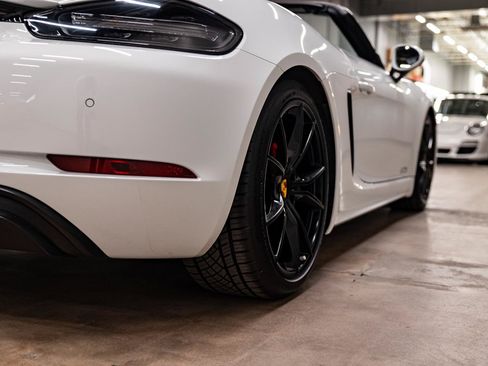 Used 2018 Porsche 718 Boxster GTS RWD image 40