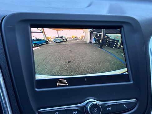 Used 2020 Chevrolet Equinox LS image 24