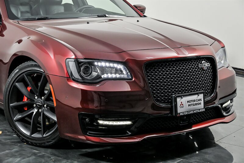Used 2023 Chrysler 300 C RWD image 2