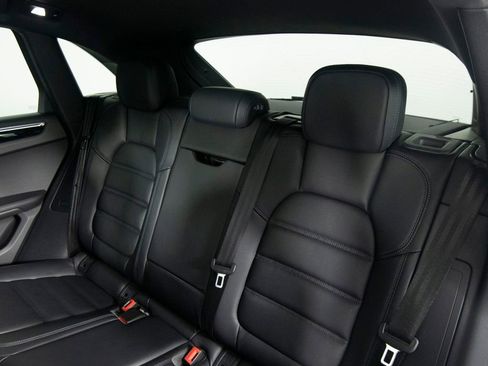 Certified 2026 Porsche Macan AWD/4WD image 36