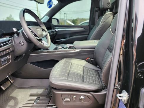 Certified 2025 Cadillac Escalade V w/ LPO, Floor Liner Package AWD/4WD image 19
