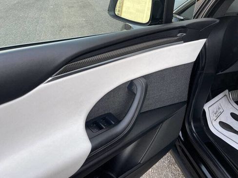 Used 2023 Tesla Model X Plaid image 17